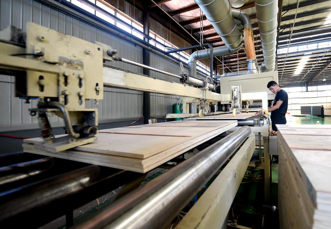 和木业加工产业基础,形成集产品研发,生产,销售为一体的板材产业链